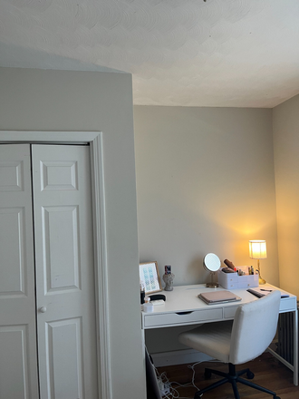 Desk and chair + closet - Summer Sublet - Furnished Room in 4 bedroom apt