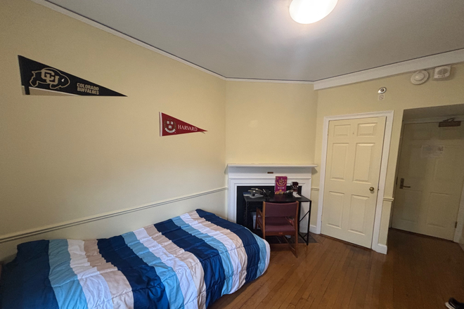 Closet with bedroom - Summer Sublet, Room in Vanderbilt Hall