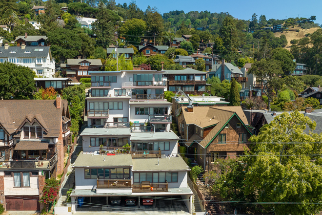 Unique exterior allowing for a communal environment - 12 Panoramic