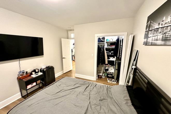 1 - Off Campus Affordable Student building NO Fee and 9/1/26 move in Fenway Location NO FEE! Apartments