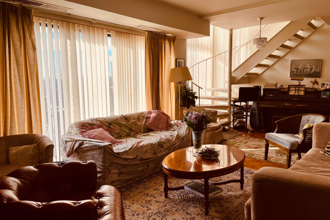 Living room - Charming Fully Furnished Master Bedroom with own Bathroom and Shower