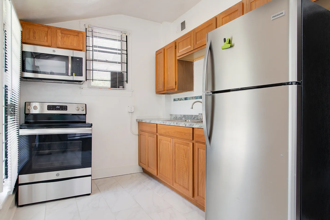 kitchen - Cozy Studio Apt 6 blocks from the center of town