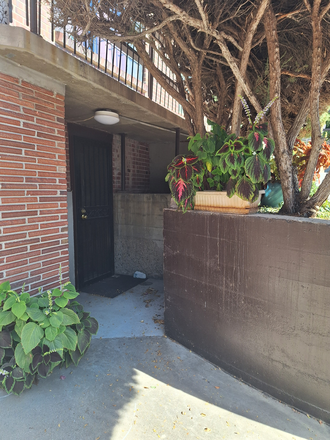 Entry - 1 Bedroom private apartment, private entrance,  in house across from Sloans Lake Park