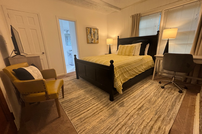 Bedroom - Private furnished bedroom on Emory bus line - walk, bike, drive, shuttle House