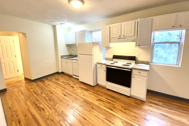 Kitchen - Great deal for September 1, 3 bed on Huntington Ave! Apartments