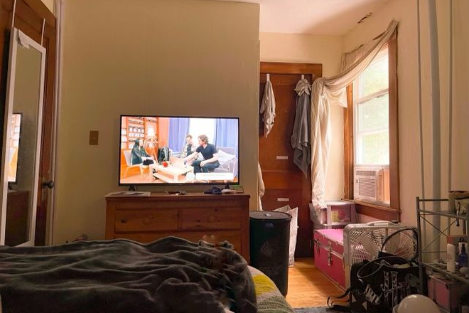 Bedroom - 2BR-1B in Old North End Apartments