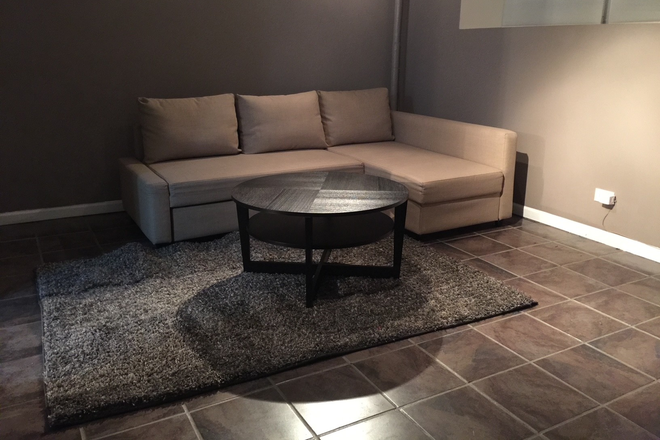 Living Room - Tri-Taylor Private 2BR apt for rent, 3 blocks to UIC west campus