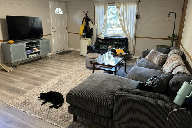 Family Room - 11th and Aurora Duplex for Rent- 2 bedrooms 2 bathrooms. Off street parking with yard. Duplex