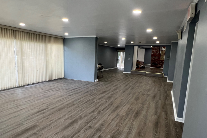 New floors - Furnished room in shared home-Old Bear Brook Rd-Princeton Junction