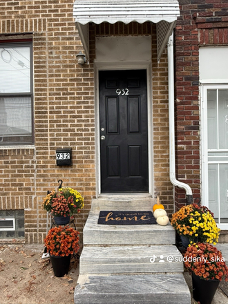 front door - Queen Village 3 bedroom / 3 bathroom 1 mile from Jefferson / Penn Hospitals Townhome