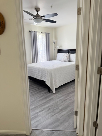 Bedroom Queen Side Bed Furnished - Private Room w/ Private Bath – Fully Furnished – Near UMD & Metro (College Park)
