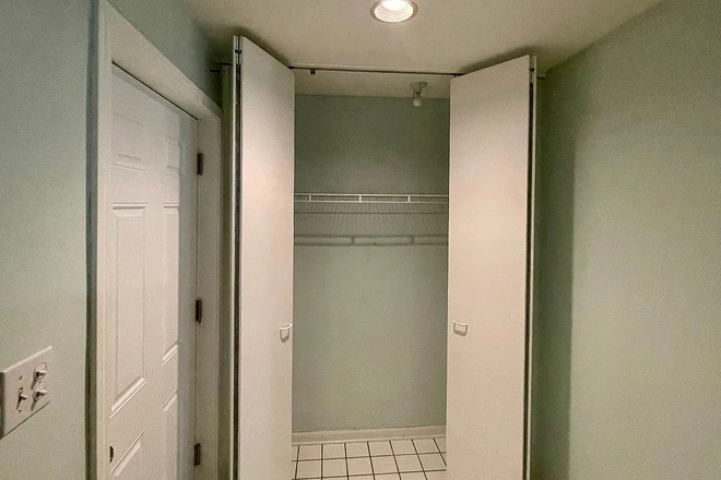 Foyer and coat closet. - 2 Bed 1 Bath Apartment close to UIC West Campus