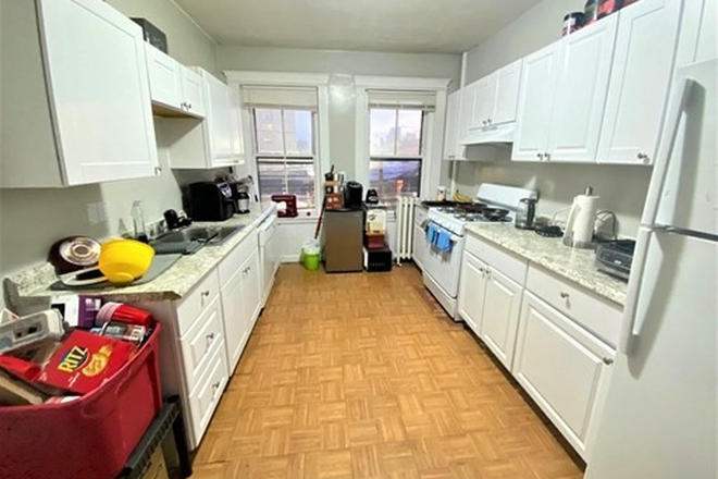 Kitchen - LOCATION!! Bright&Sunny 5 Bed / 2 Bath w/ Heat&Hot Water Included!! Avail. 9/1/25!! Apartments