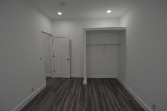 Bedroom 1 - Apartment Close to Campus, 105 Peterborough St