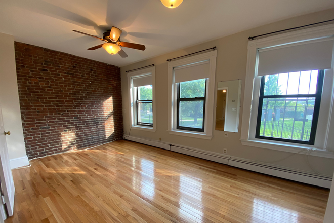 1 - NO BROKER FEE!!!!   SUNNY 1 bed on Mass Ave, Heat included