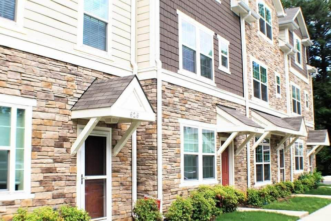 Front of the townhome - 1 Room Left (Female only)  walking to NCSU Campus