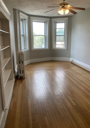 living room - Sunny Brighton 2 bed with updated kitchen for 9/1 - NO FEE! Apartments