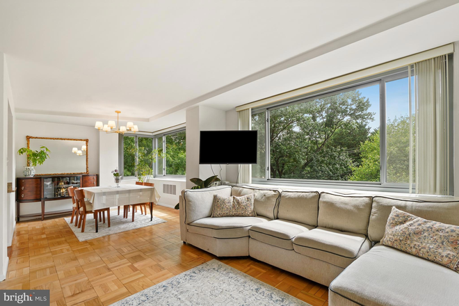 Living Room with great views - Spacious Luxury 3 Bedroom Condo with 2 Baths