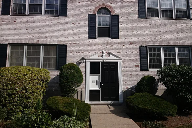 outside - 2 bedrooms in a 3BR condo in Brighton