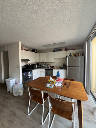 Kitchen - 4 bed, 1.5 bedroom townhouse