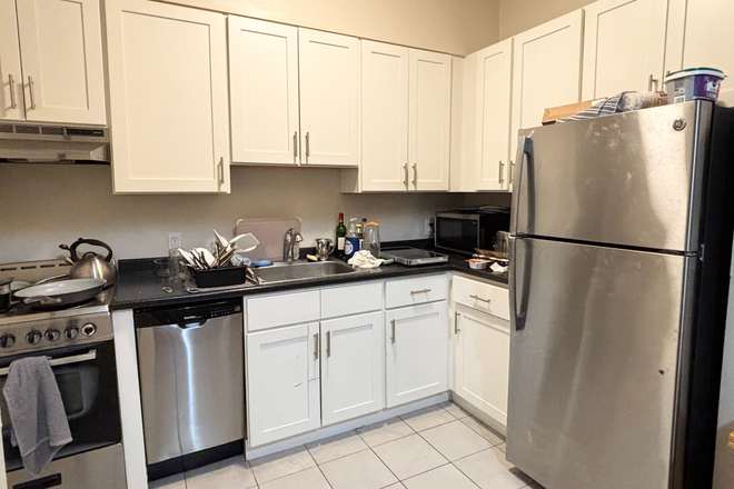 kitchen - Cozy Washington Square 1 bed with updated kitchen - 9/1 Apartments