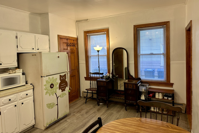kitchen showing the windows - Furnished  studio/1bedroom -2 family home in Inman Sq (btw Harvard and MIT)