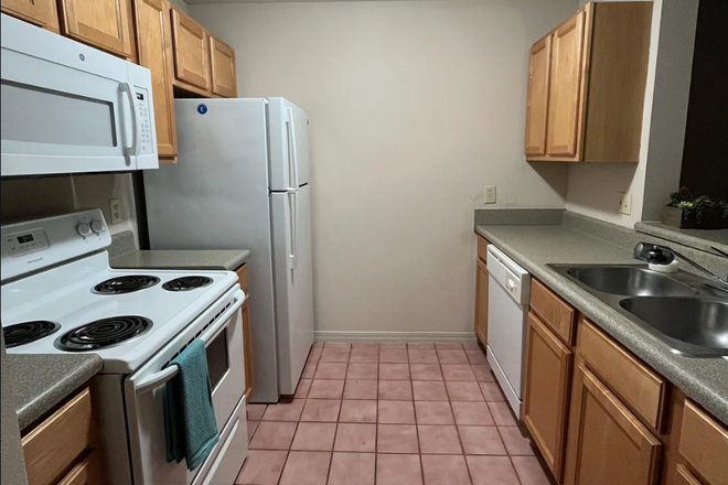 kitchen - Knights Circle Apartments