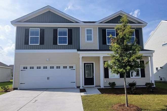 Outside Street View - Perfect for Roommates! 6-Bedroom Home with 2 Owner Suites Near Campus