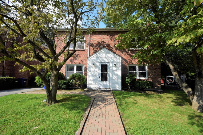 Outside Street View - **SPRING 2027 SUBLET** at 9 Undine Rd, 4 Min Walk To Campus, Bedroom to yourself, 3 Male Housemates