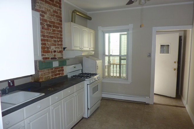 Call NOW for showings! 617-236-8550 - RIVER ST - CAMBRIDGEPORT 2BR/1BA NEAR CENTRAL SQ W/ EIK, DW, LNDRY IN BLDNG, DECK AVAIL *9/1/2026* Apartments