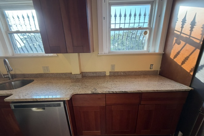 Call NOW for showings! 617-236-8600 - WASHINGTON ST - *NO FEE* 3-4BR FLEX LAYOUT NEAR JACKSON SQ ORANGE LINE *AVAIL NOW* W/ LNDRY, 2 PRKNG Apartments