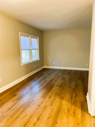 Living Room - Cozy Harwood Condominiums 1Bedroom Apartment Short Walk to Emory