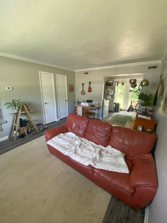 living area - Townhouse close to campus