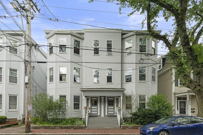 LIVING - SPACIOUS 4 BED/2 BATH AVAILABLE 9/1/25!