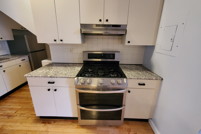 Call NOW for showings! 617-236-8600 - MASS AVE - BROWNSTONE 2BR/1BA *AVAIL NOW* W/ H&HW INC, LNDRY IN UNIT, DW, HIGH CEILINGS, OPEN LAYOUT Condo