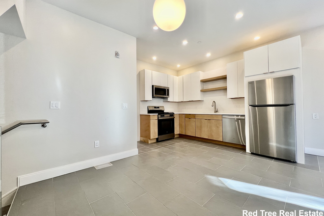 ... - BRAND NEW 2-LEVEL 3 BEDS/2 BATHS WITH WASHER/DRYER IN THE UNIT Apartments