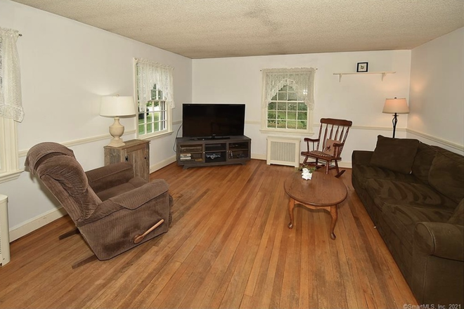 Living Room - 3 Bedroom 1 Bathroom House 1 car garage