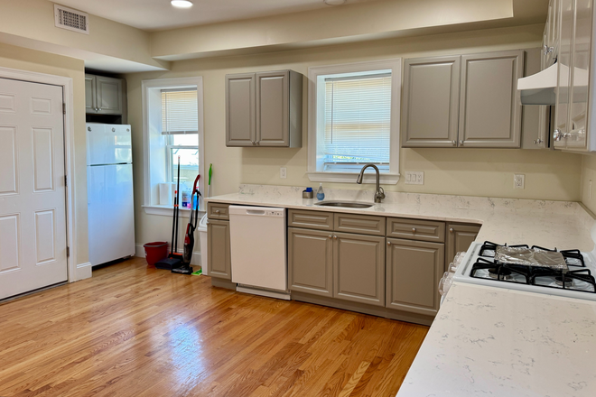 1 - Renovated 3BR/2BA in Porter Square – Modern Kitchen, In-Unit Laundry, Close to Red Line Apartments