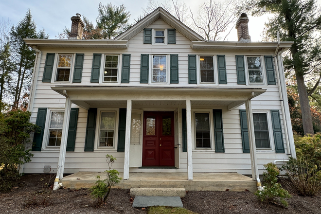 front porch - 3BR, 2 bath home-Preservation Place-Princeton