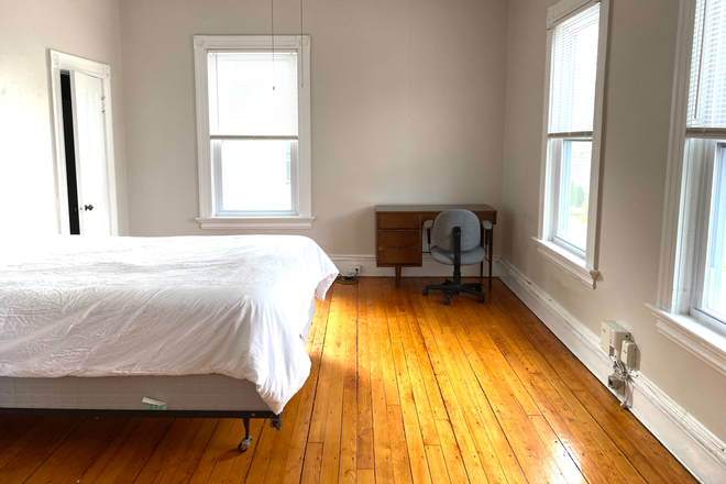 Furnished Bedroom - Furnished Bedroom. Utilities Included. Walk to Brown. Apartments