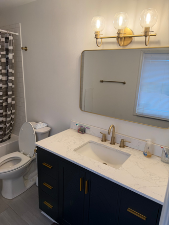 Shared Upstairs Bathroom sink - 5 Room 2 Bath Housing 10 min Walk to Campus or Downtown House