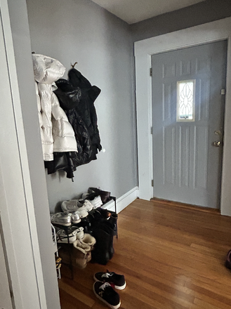 Entryway - Deluxe private furnished bedroom 5 min walk to Tufts Apartments