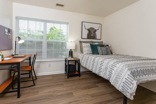 Bedroom - The Summit and Jacob Heights Apartments