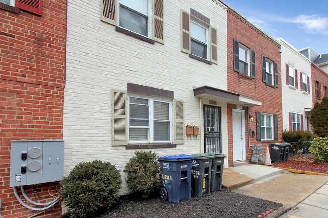 exterior front - Renovated, 1 bedroom in private 2 unit building close to HU campus! Duplex