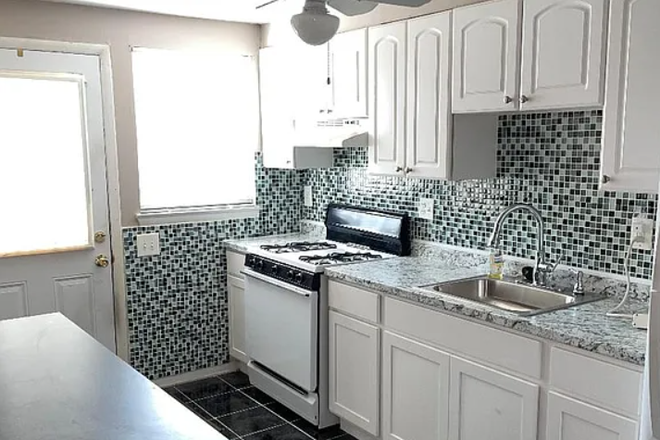 Kitchen - 3 bed, 2-level Condo