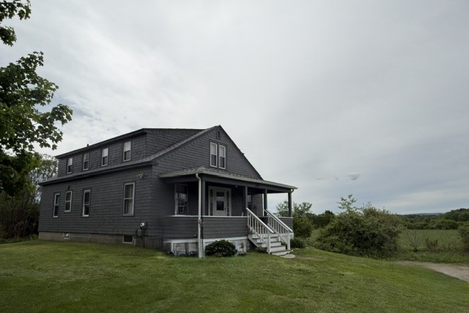 Exterior - 200 Sunderland-4BR 1.5BTH (Mill District)FIRST MONTH'S RENT FREE MENTION THIS AD AND SIGN BY 6/15! House