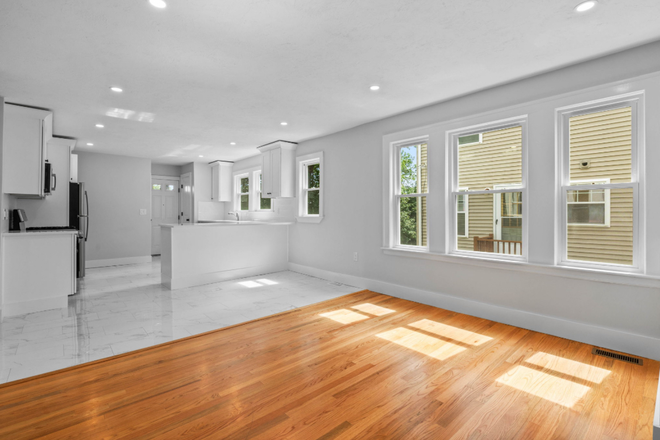 Living Space - 170 Calumet Street 2 Bedrooms Available Apartments