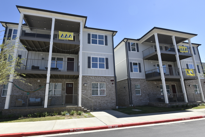 outside view of triplex - 409 Grace Street #201