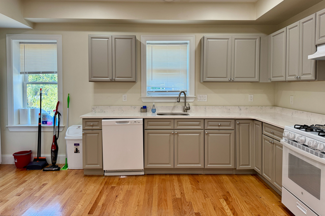 1 - Spacious 3-Bed, 2-Bath Apartment in North Cambridge – Prime Mass Ave Location