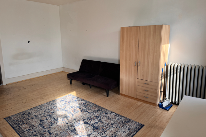 studio - Sunny Studio Apartment available early September.
